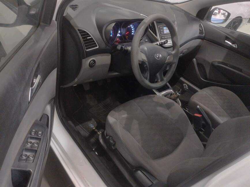HB20S 1.6 COMFORT PLUS 16V FLEX 4P MANUAL